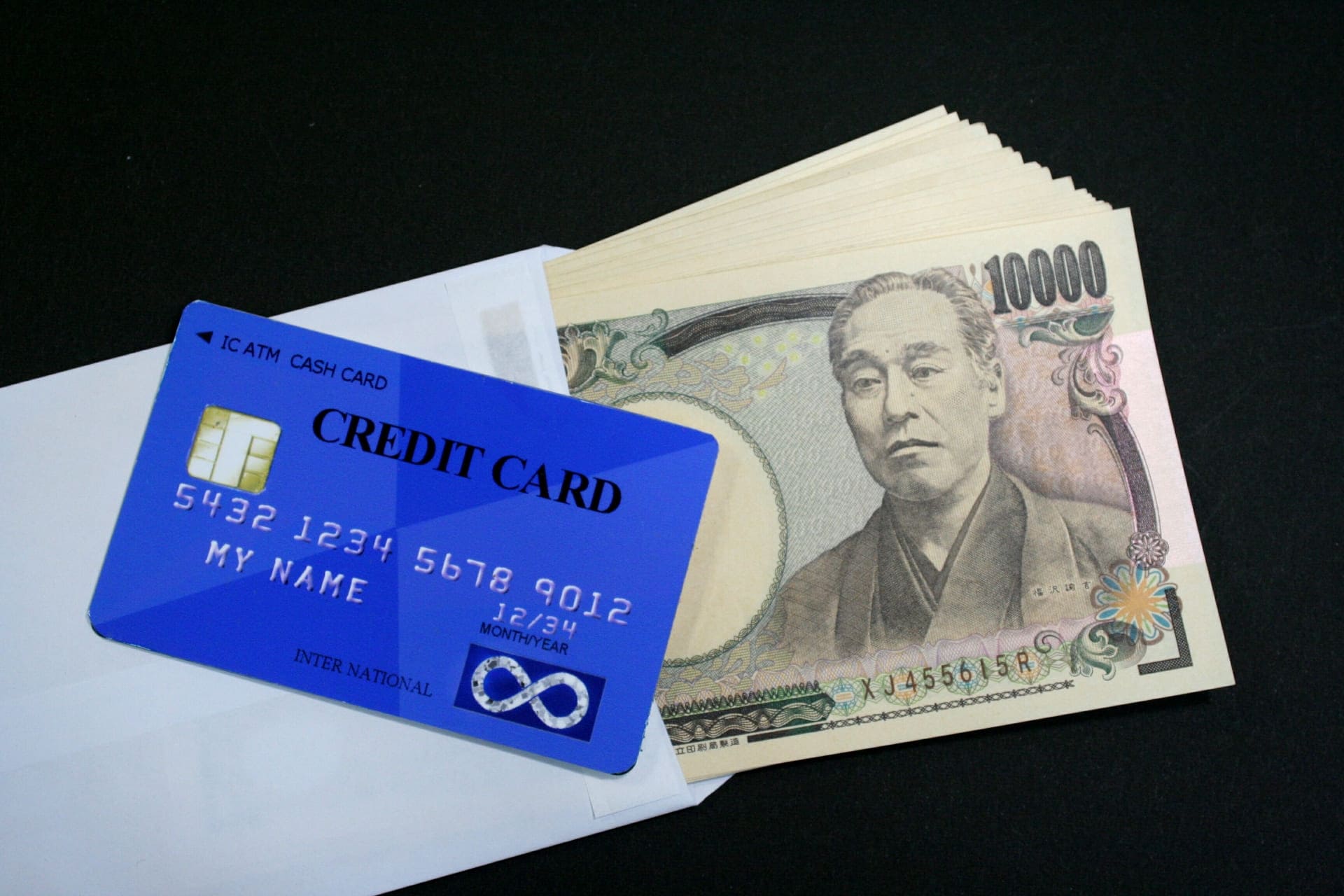 1万円札とクレジットカード